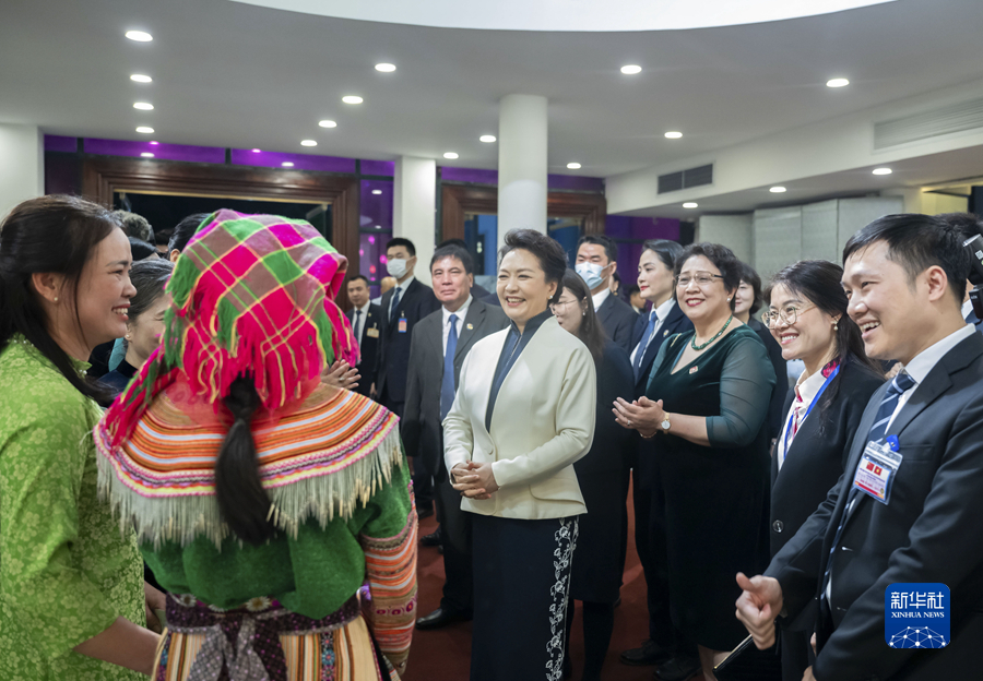 Peng Liyuan Melawat Muzium Wanita Vietnam