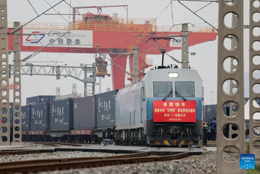 Perkhidmatan Kereta Api Kargo Barangan E-Dagang Xi'an-Urumqi Mula Beroperasi