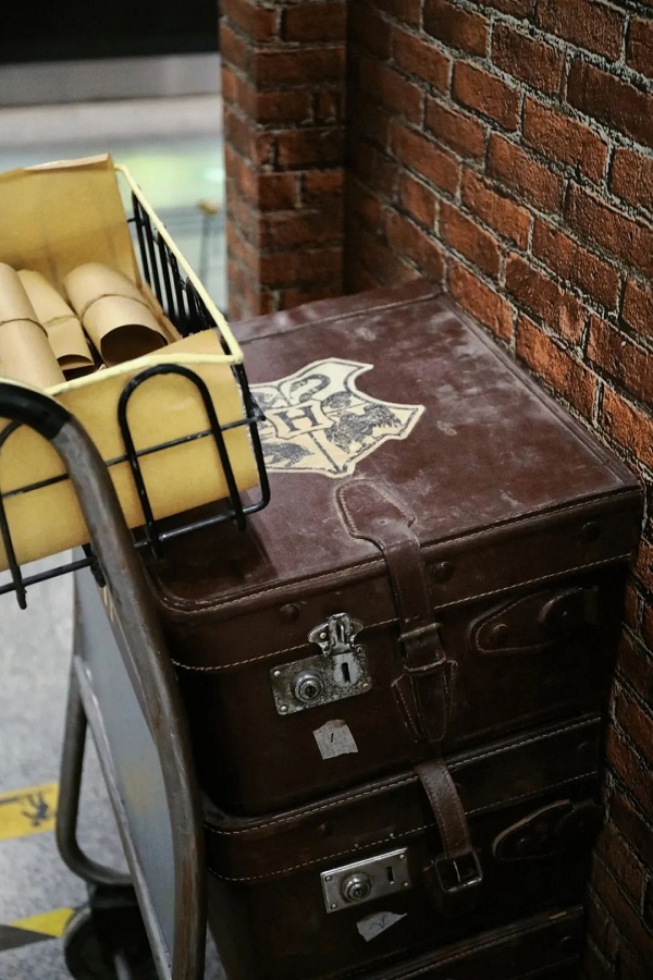 Peminat Harry Potter Teruja Naiki Platform 9? di Beijing