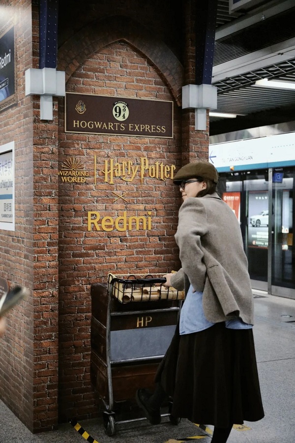 Peminat Harry Potter Teruja Naiki Platform 9? di Beijing