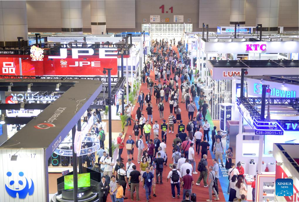 Canton Fair Buka Tirai, Catat Ledakan Pembeli Luar Negara