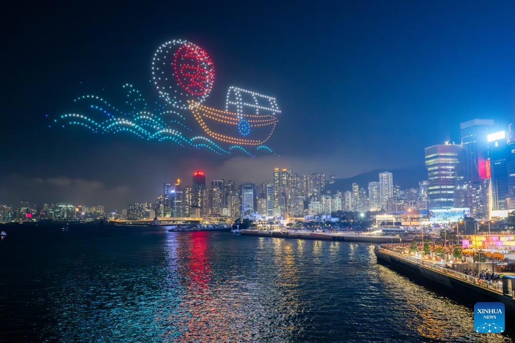 Pertunjukan Cahaya Dron Tampilkan Budaya Tradisional China di HK
