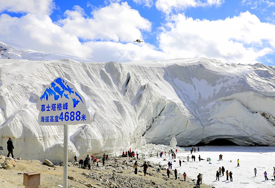 Pesona Taman Glasier di Xinjiang Pukau Pengunjung