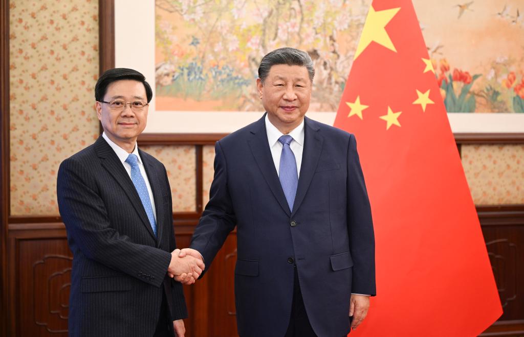 Xi Terima Pelaporan Kerja Ketua Eksekutif HKSAR