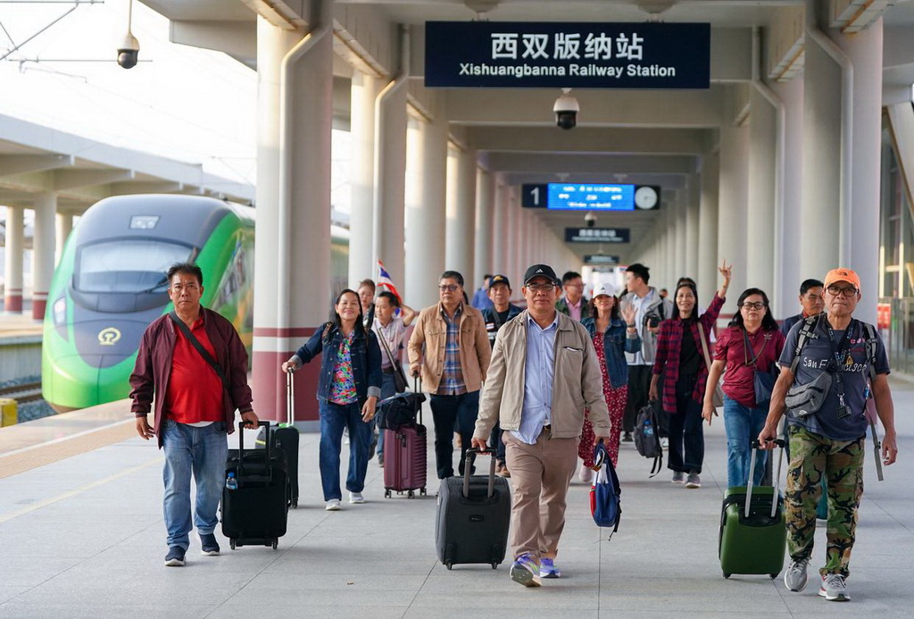 Pelancong ASEAN Bebas Visa Kumpulan Pertama Tiba di Xishuangbanna