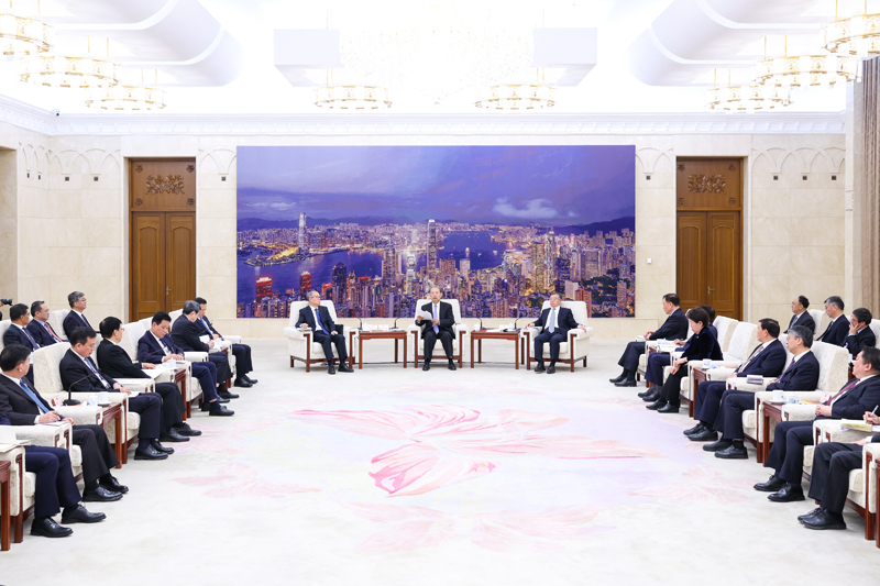 Zhao Leji Kunjungi Wartawan Sempena Sidang Tahunan NPC