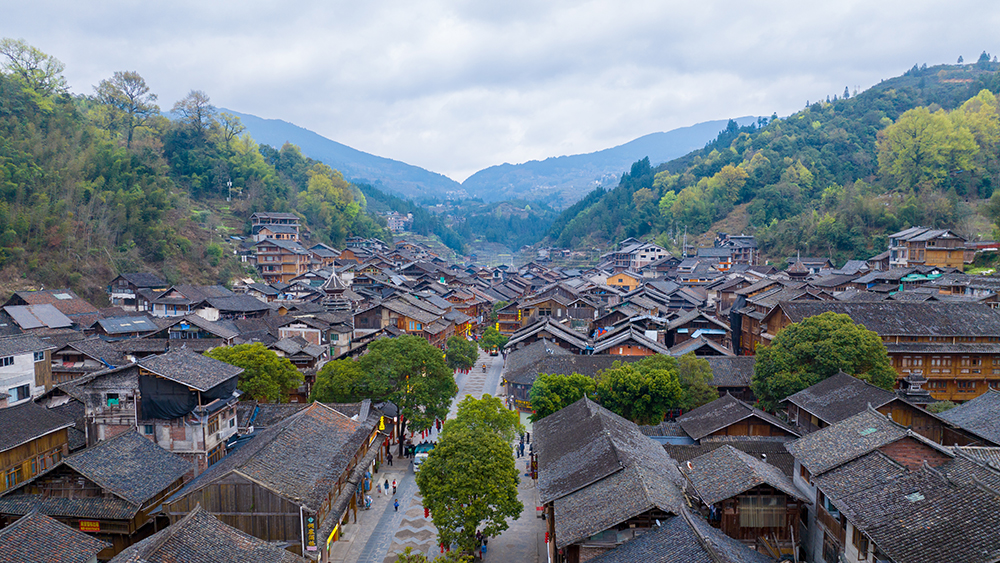 Sekeping foto sudut udara bertarikh 17 Mac 2025 ini memaparkan kampung Dong Zhaoxing di Kawasan Autonomi Dong dan Miao Qiandongnan di Provinsi Guizhou, barat daya China.