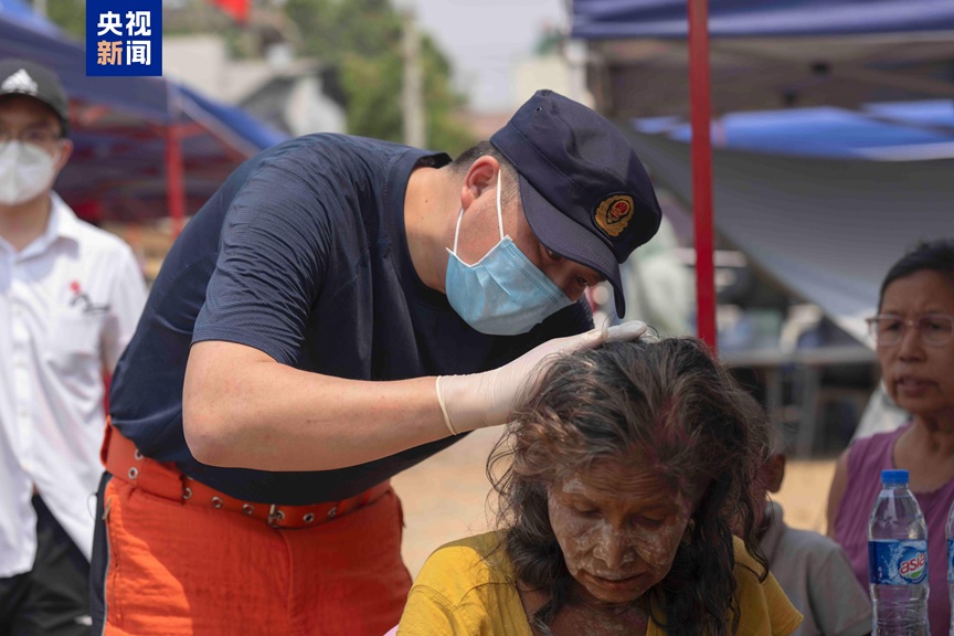 Klinik Jelajah Kendalian Pasukan Perubatan China di Mandalay