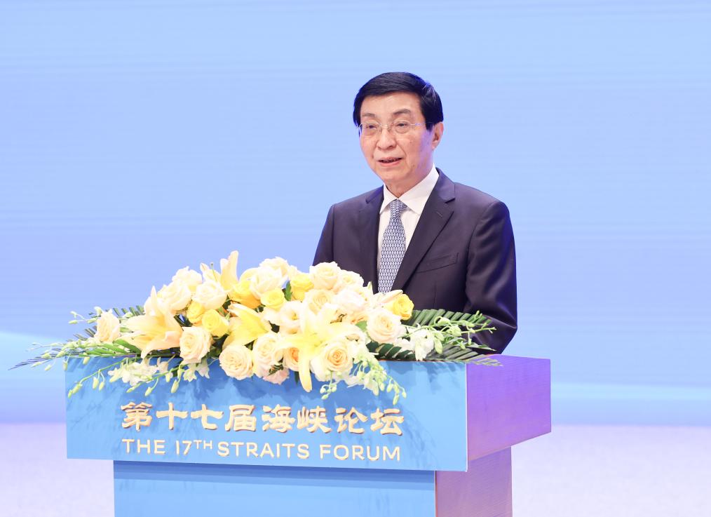 Wang Huning, anggota Jawatankuasa Tetap Biro Politik Jawatankuasa Pusat Parti Komunis China merangkap Pengerusi Majlis Mesyuarat Politik Rakyat China (CPPCC) memberikan ucapan semasa Forum Selat-selat ke-17 di Xiamen, Provinsi Fujian di tenggara China pada 15 Jun 2025. (Xinhua/Yao Dawei)