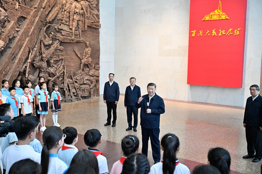 Xi Beri Penghormatan kepada Wira Perang di Shanxi