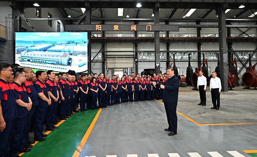 Xi Tinjau Syarikat Pembuatan di Shanxi