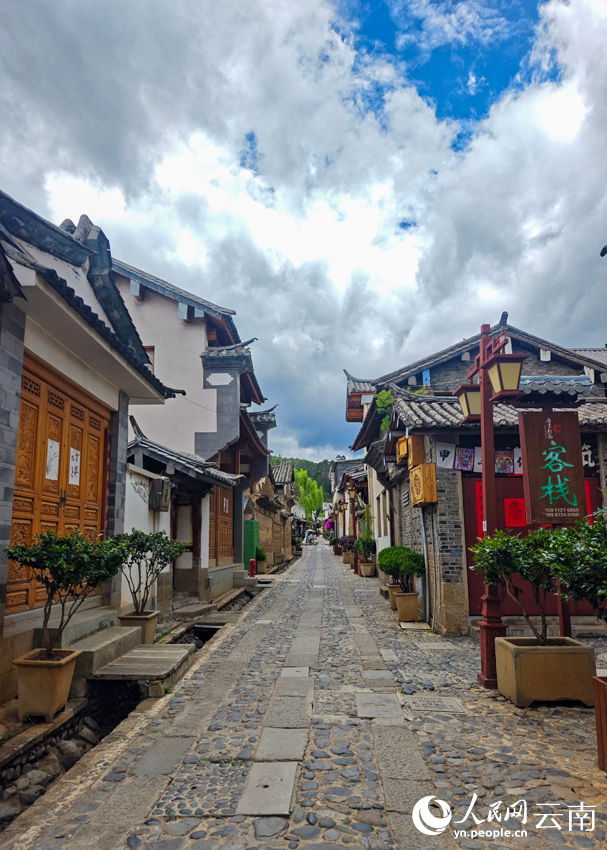 Foto memaparkan pemandangan pekan purba Jianchuan di Kawasan Autonomi Bai Dali di Provinsi Yunnan, barat daya China. (People’s Daily Online/Fu Hao)