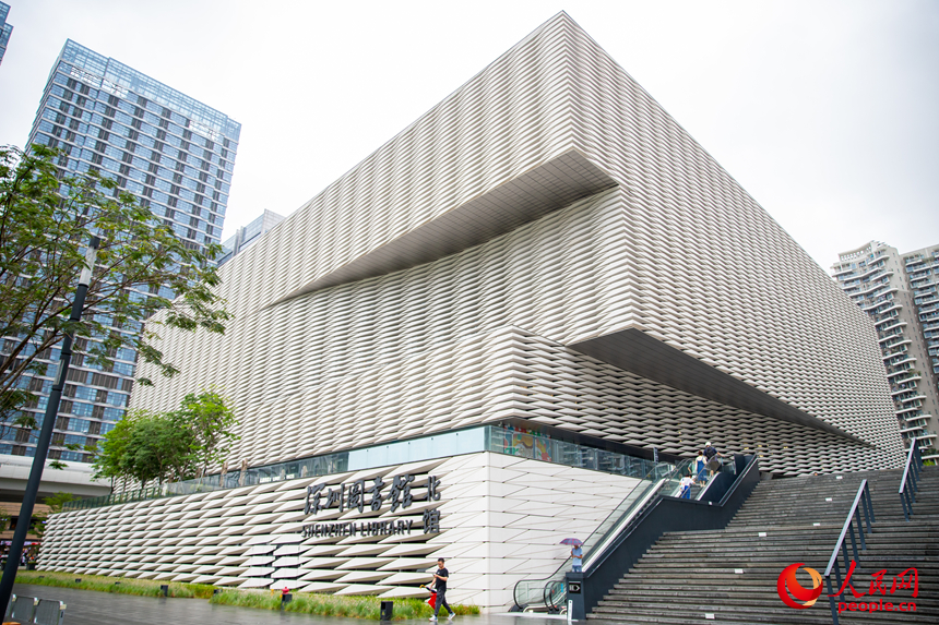 Foto memperlihatkan bahagian luar dewan utara Perpustakaan Shenzhen di Provinsi Guangdong, selatan China. (People’s Daily Online/Wang Xing)