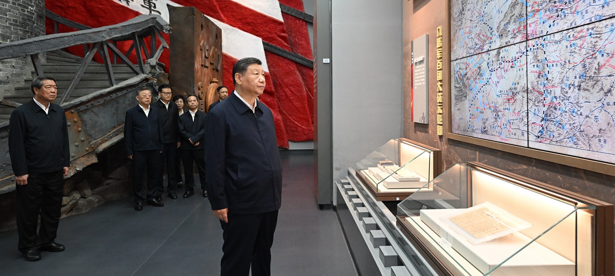 Xi Beri Penghormatan kepada Wira Perang di Shanxi